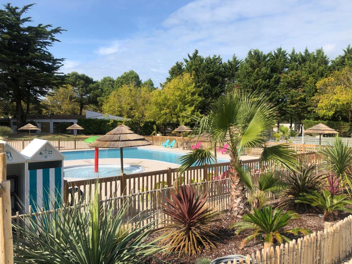 Camping Les Maraises سان مارتن دو ر المظهر الخارجي الصورة