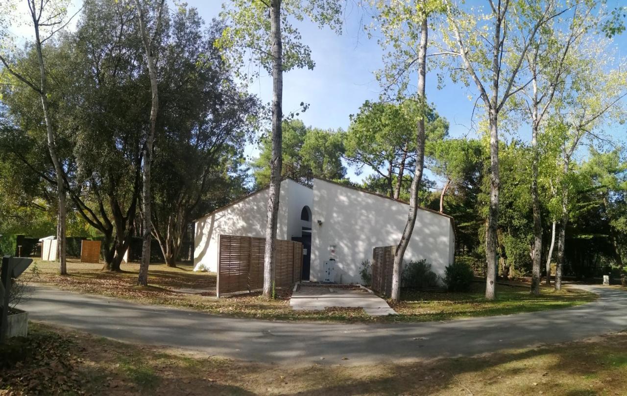Camping Les Maraises سان مارتن دو ر المظهر الخارجي الصورة