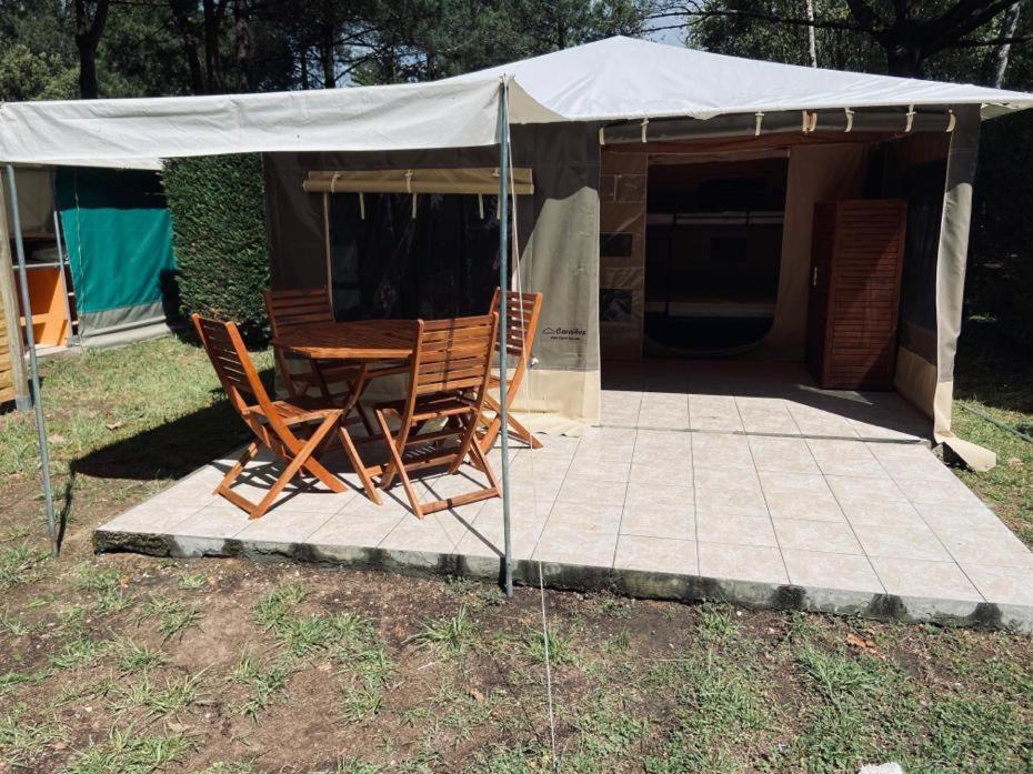 Camping Les Maraises سان مارتن دو ر المظهر الخارجي الصورة