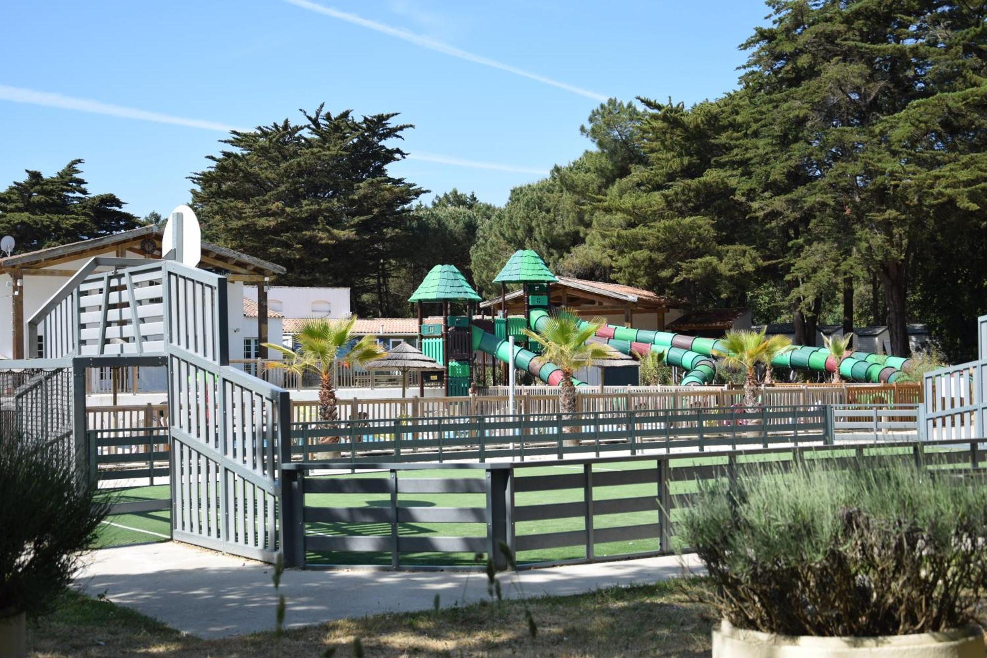 Camping Les Maraises سان مارتن دو ر المظهر الخارجي الصورة