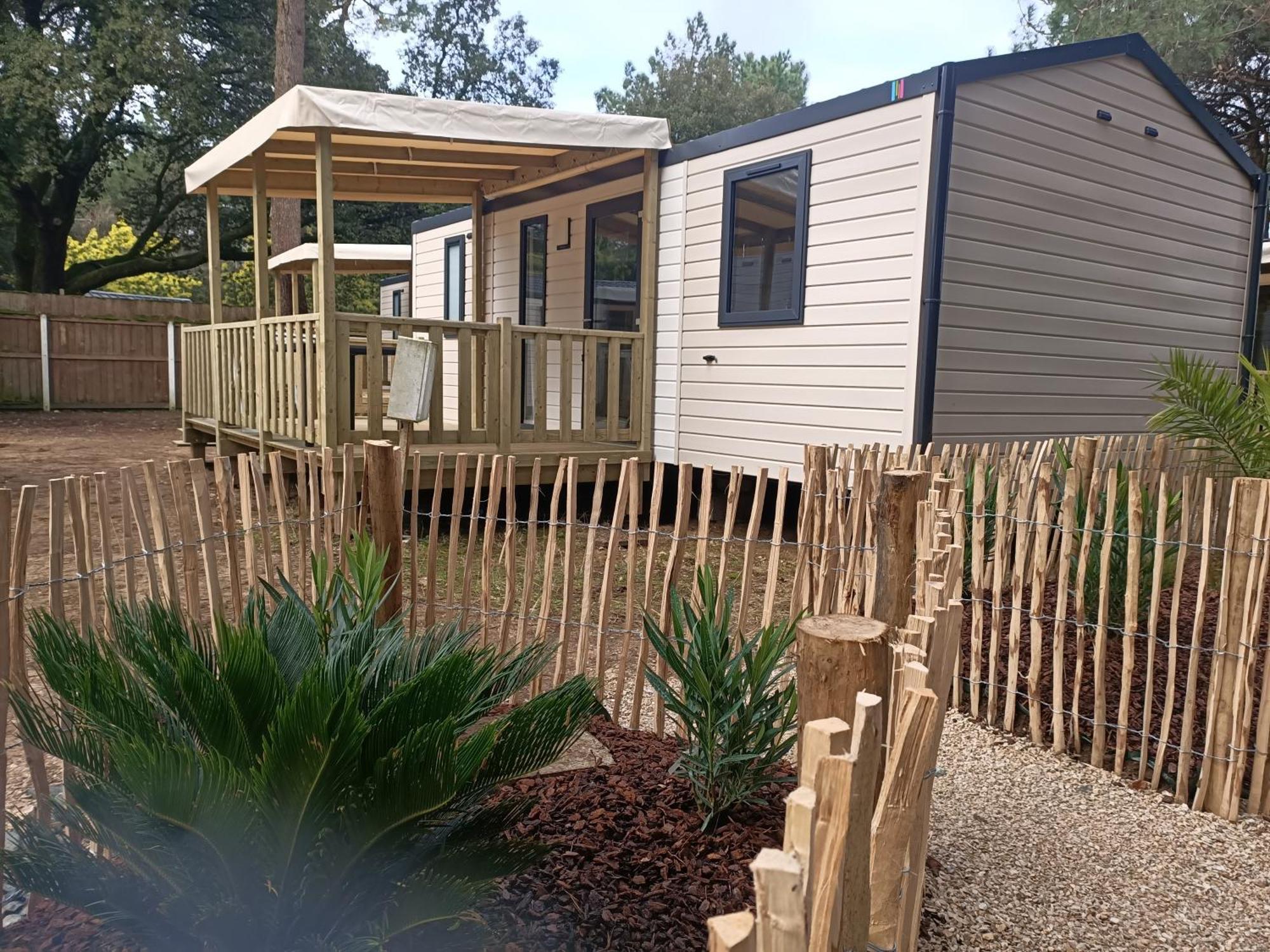 Camping Les Maraises سان مارتن دو ر المظهر الخارجي الصورة
