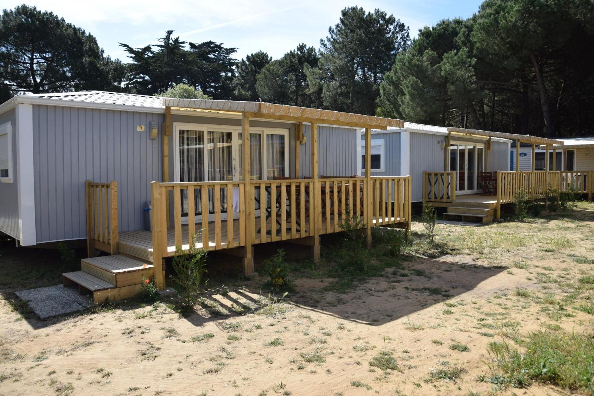 Camping Les Maraises سان مارتن دو ر المظهر الخارجي الصورة